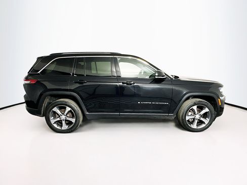 Used 2023 Jeep Grand Cherokee Limited AWD/4WD image 10