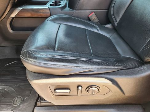 Used 2020 GMC Sierra 1500 SLT RWD image 23