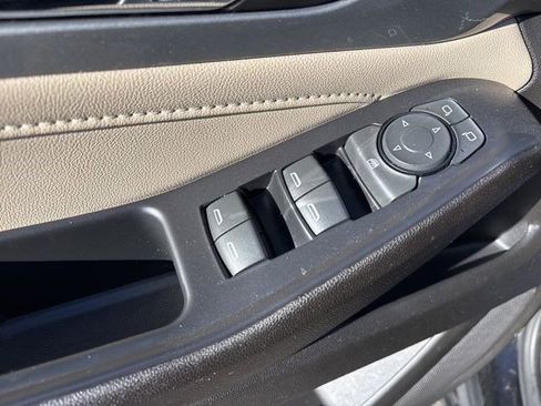 Used 2022 Chevrolet Traverse LS image 14