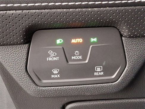 Used 2024 Volkswagen Atlas Cross Sport SE w/ Panoramic Sunroof Package image 25