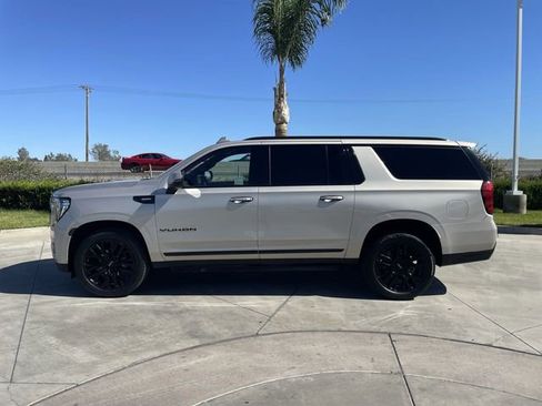 Used 2022 GMC Yukon XL SLT w/ SLT Luxury Package AWD/4WD image 5