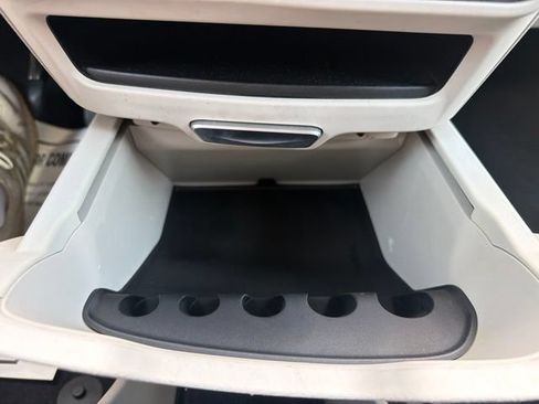 Used 2022 Chrysler Voyager LX FWD image 37