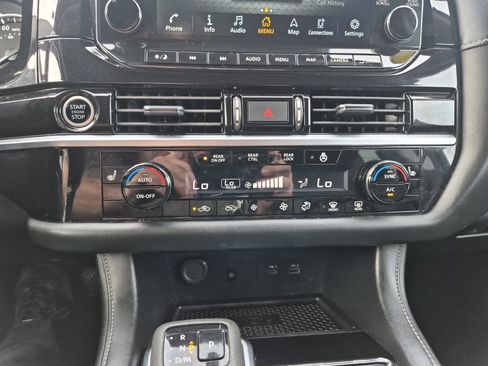 Used 2024 Nissan Pathfinder SL AWD/4WD image 30