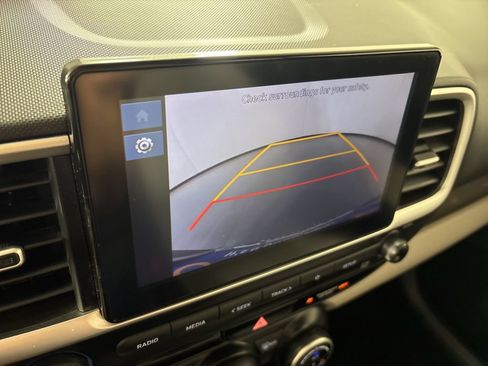 Used 2025 Hyundai Venue SEL FWD image 33
