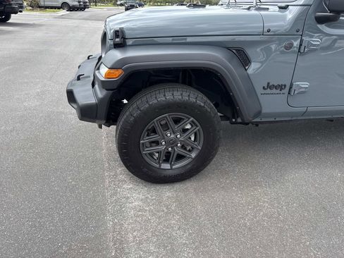 Used 2024 Jeep Wrangler Unlimited Sport AWD/4WD image 10