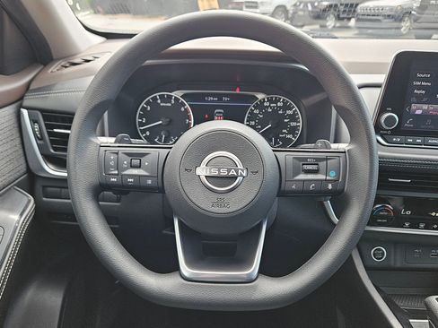 Used 2023 Nissan Rogue SV FWD image 15