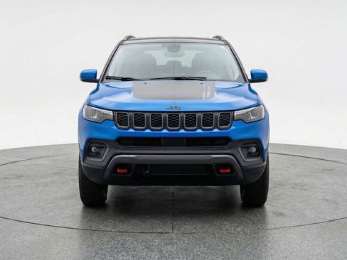 Used 2025 Jeep Compass Trailhawk image 2