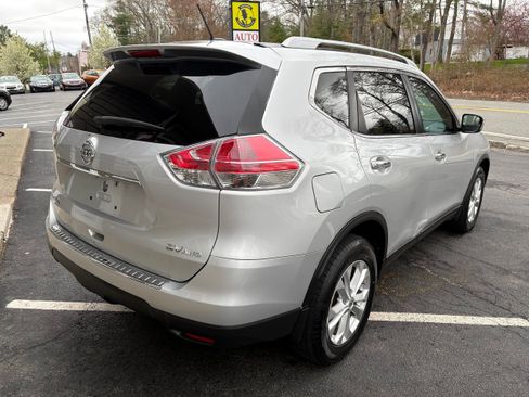Used 2015 Nissan Rogue SV w/ SV Moonroof Package AWD/4WD image 4