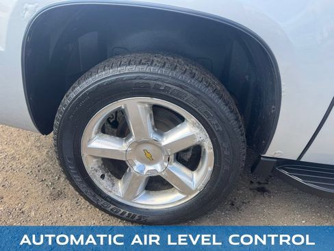 Used 2013 Chevrolet Avalanche LTZ AWD/4WD image 13