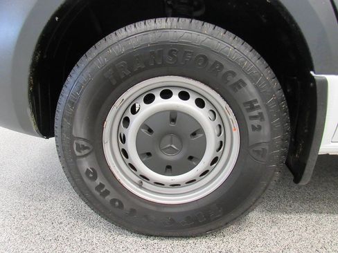 Used 2020 Mercedes-Benz Sprinter 2500 image 11