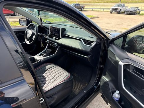 Used 2023 Toyota RAV4 LE FWD image 15