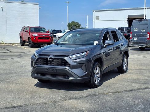 Used 2025 Toyota RAV4 XLE AWD/4WD image 2