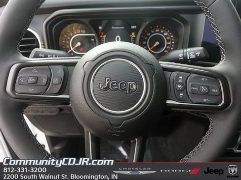 New 2025 Jeep Gladiator Sport w/ Premium Package image 12