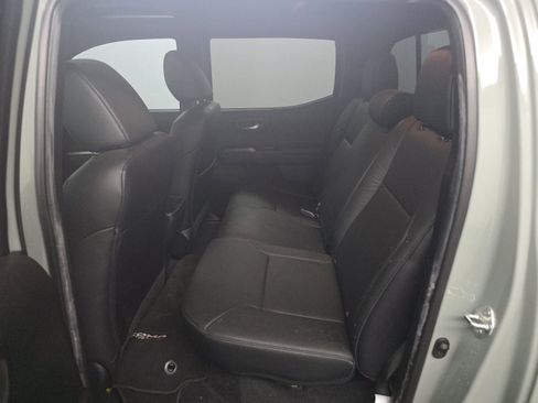 Used 2022 Toyota Tacoma TRD Off-Road image 12