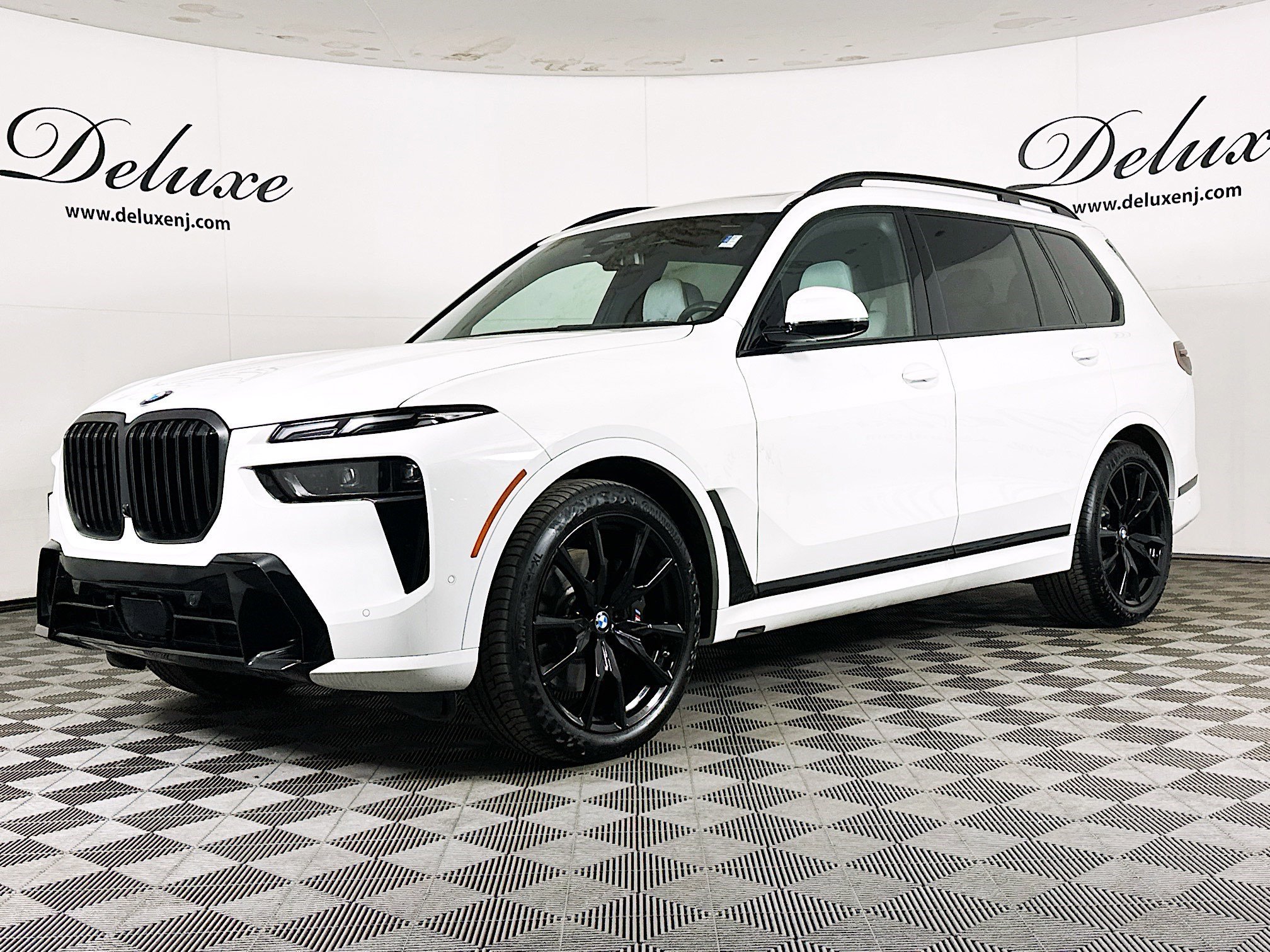Used 2024 BMW X7 xDrive40i w/ Executive Package AWD/4WD image 3