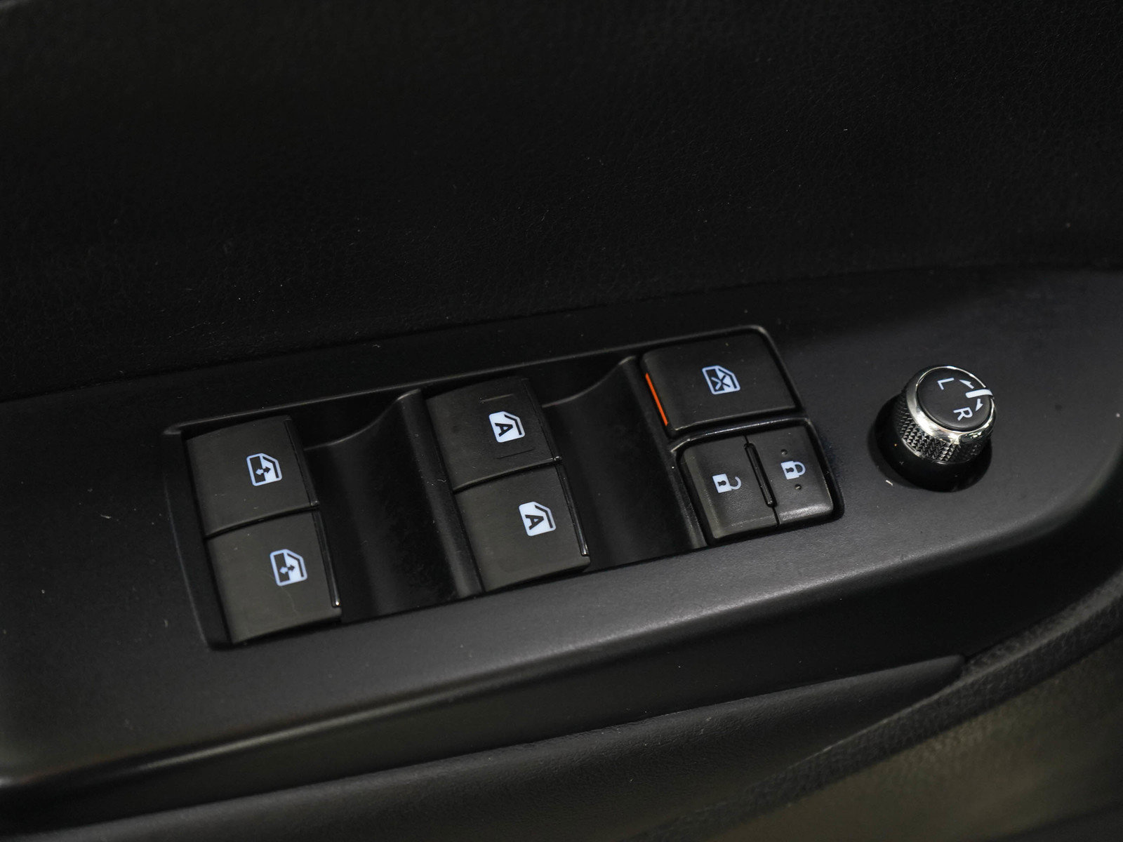 Used 2019 Toyota Highlander XLE AWD/4WD image 22