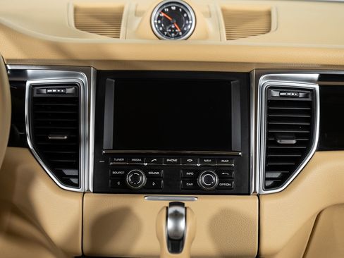 Used 2016 Porsche Macan S image 35