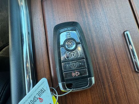 Used 2020 Lincoln Navigator 2WD image 29