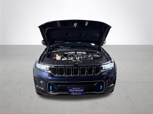 Used 2023 Jeep Grand Cherokee Overland w/ Advanced Protech Group III AWD/4WD image 23
