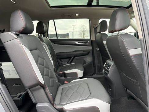 New 2026 Volkswagen Atlas Peak Edition image 17