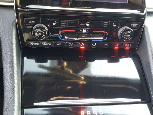 Used 2025 Jeep Grand Cherokee L Altitude image 32