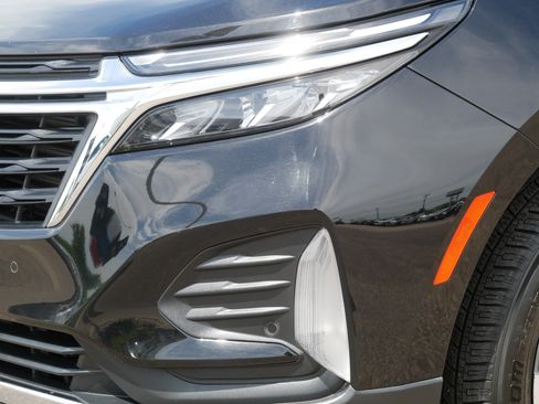 Used 2022 Chevrolet Equinox LT AWD/4WD image 16