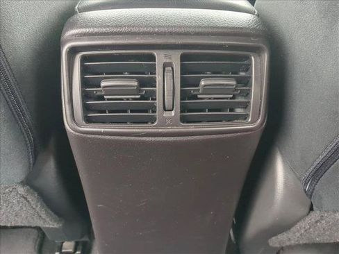 Used 2015 Nissan Rogue S FWD image 16