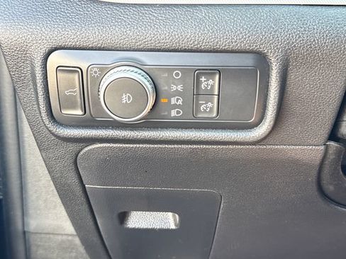 Used 2020 Ford Explorer XLT w/ Equipment Group 202A AWD/4WD image 23