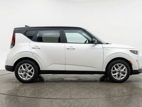 Used 2025 Kia Soul LX w/ LX Technology Package image 11