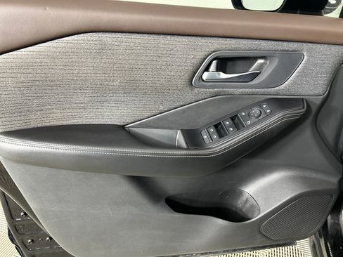 Used 2022 Nissan Rogue SV image 11