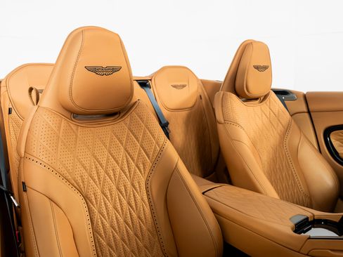 Used 2025 Aston Martin DB12 Convertible image 31