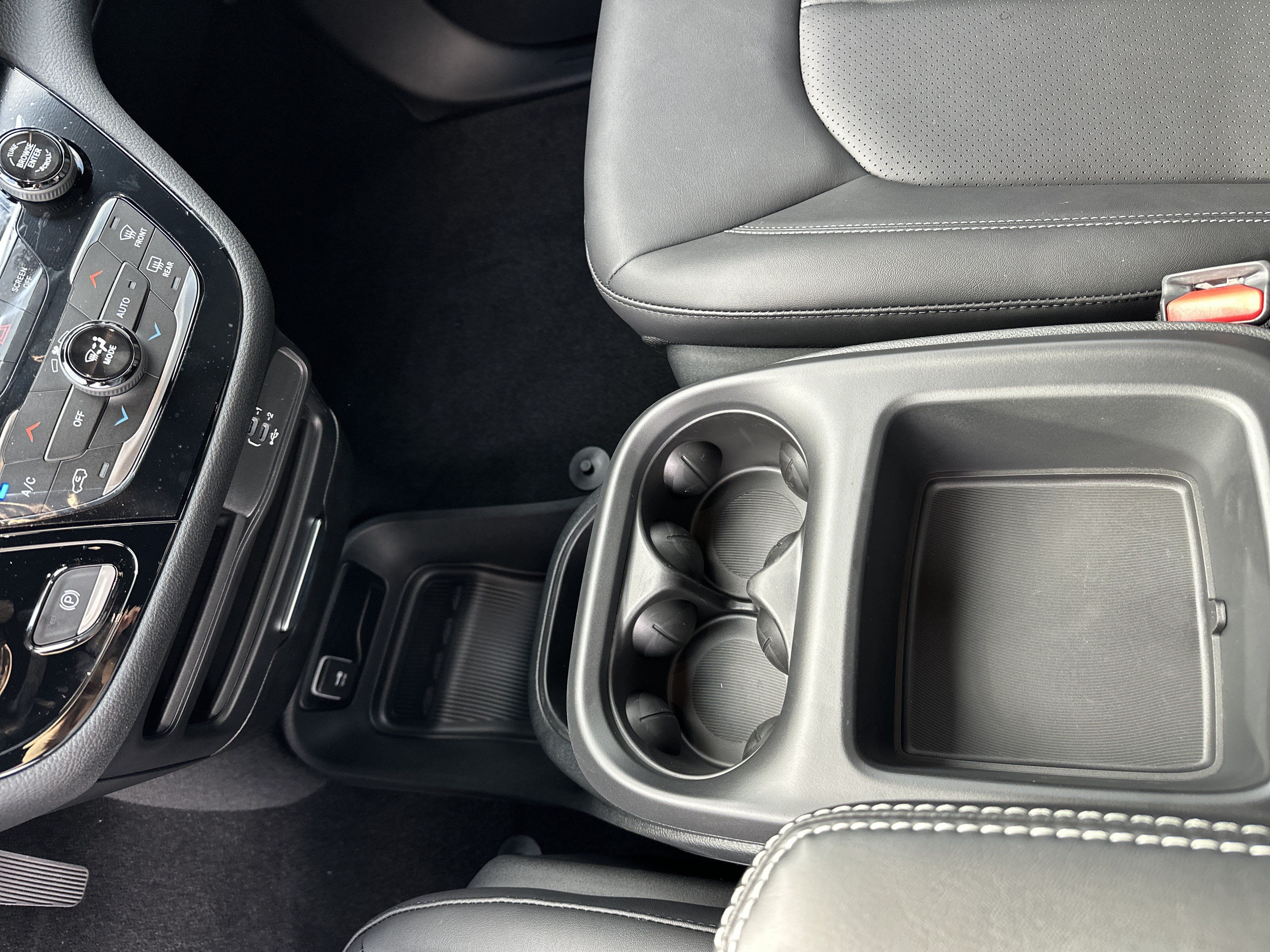 New 2026 Chrysler Pacifica Select FWD image 33