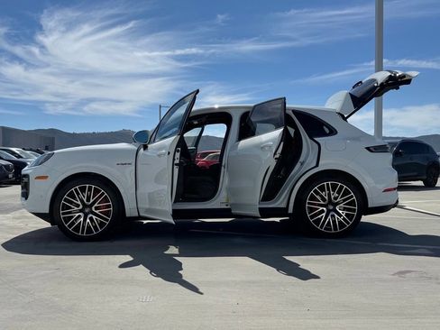 Used 2025 Porsche Cayenne Turbo w/ Premium Package Plus AWD/4WD image 26