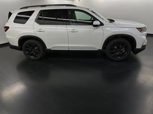 New 2025 Honda Pilot Touring image 8
