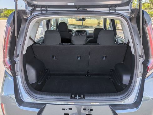Used 2024 Kia Soul LX w/ Option Group 015 FWD image 30