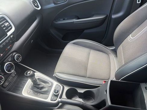 Used 2024 Hyundai Venue Limited FWD image 16
