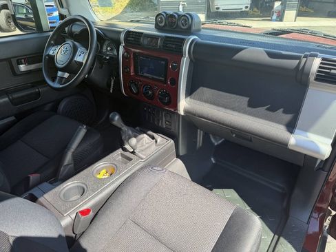 Used 2011 Toyota FJ Cruiser 4WD w/ Convenience Pkg image 7