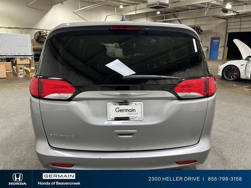 Used 2021 Chrysler Voyager L FWD image 7