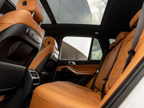 Used 2024 BMW X5 xDrive40i w/ Parking Assistance Package image 33