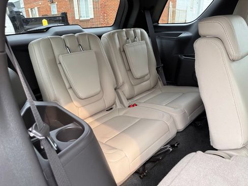 Used 2013 Ford Explorer XLT AWD/4WD image 19