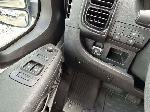 Used 2025 RAM ProMaster 2500 w/ Convenience Group FWD image 17