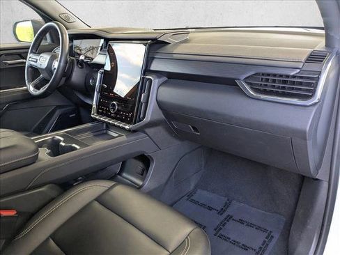 Used 2024 GMC Acadia Elevation image 20