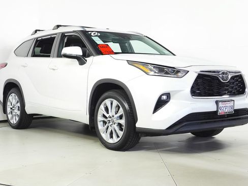 Used 2023 Toyota Highlander Limited FWD image 4