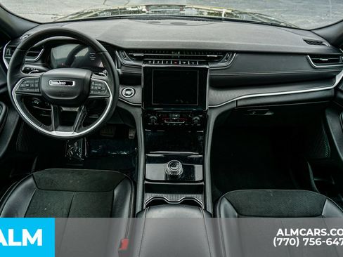 Used 2025 Jeep Grand Cherokee Altitude AWD/4WD image 29