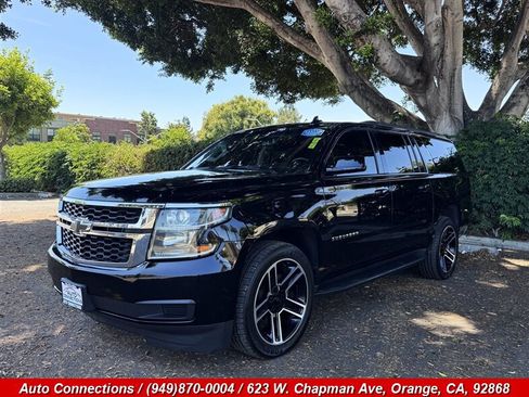 Used 2020 Chevrolet Suburban LS RWD image 2