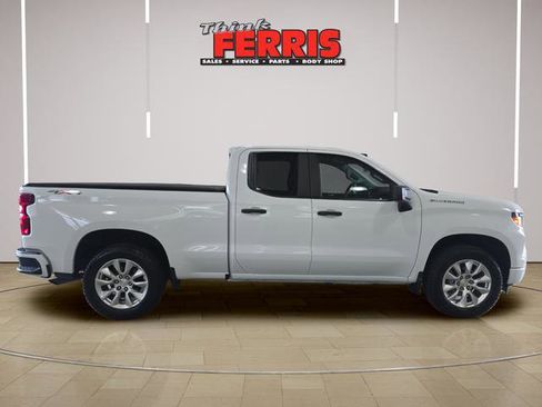 Used 2023 Chevrolet Silverado 1500 Custom image 4
