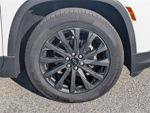 Used 2023 Chevrolet Traverse RS image 9