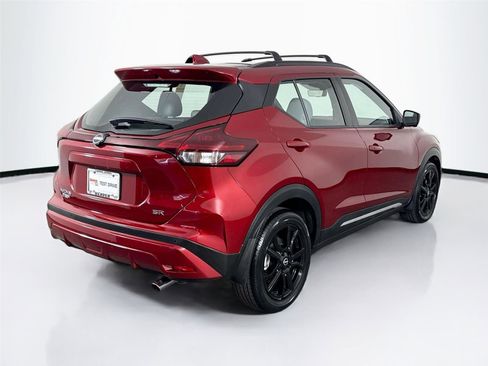Used 2023 Nissan Kicks SR w/ SR Premium Package image 11