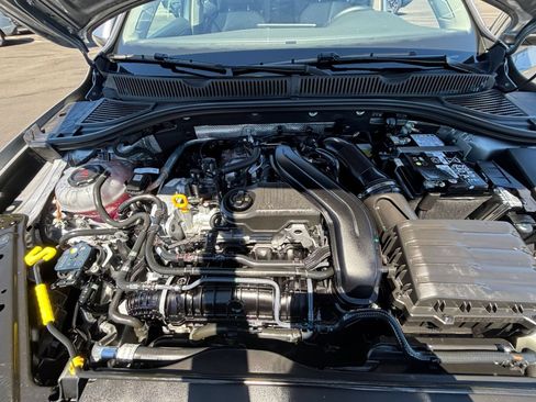 Used 2025 Volkswagen Jetta SE FWD image 33