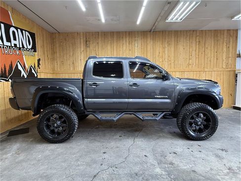 Used 2015 Toyota Tacoma 4x4 Double Cab w/ Convenience Package image 3